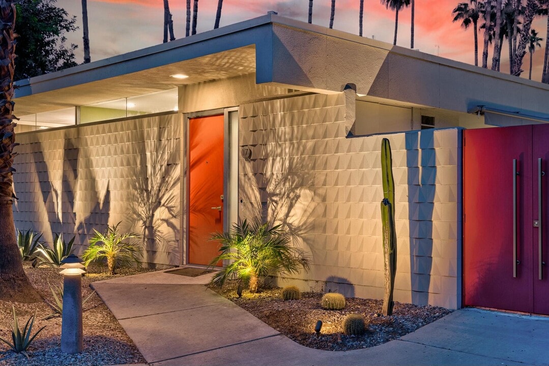17 Desert Lakes Dr in Palm Springs, CA - Building Photo