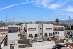 10959 Calvert St in Los Angeles, CA - Building Photo