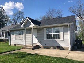 104 W Chestnut St in Oxford, OH - Building Photo