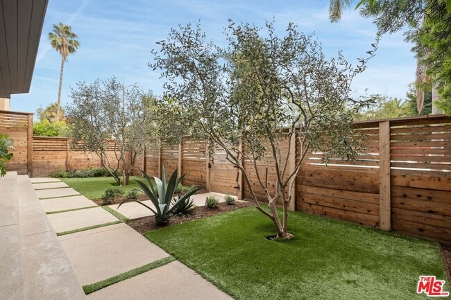 637 Santa Clara Ct in Los Angeles, CA - Building Photo - Building Photo