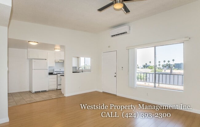 property at 1962 Beachwood Dr