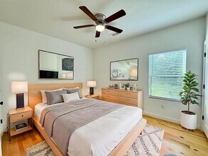 905 Sycamore St in Brenham, TX - Foto de edificio - Building Photo
