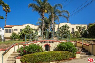 1388 1/2 Edgecliffe Dr in Los Angeles, CA - Building Photo
