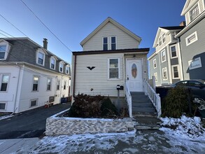 76 Pearl Ave, Unit #2 in Revere, MA - Foto de edificio - Building Photo