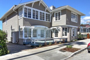 22-26 W Mason St in Santa Barbara, CA - Building Photo