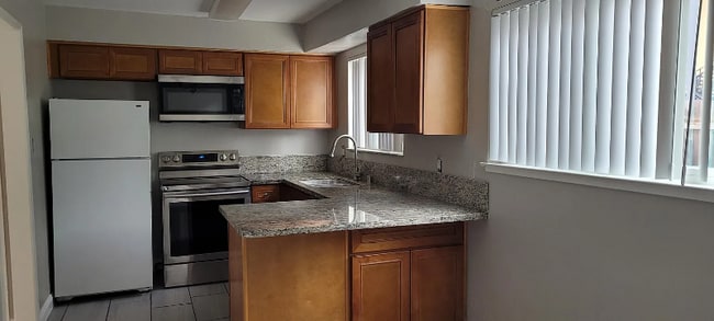 6140 Gloria Dr in Sacramento, CA - Building Photo - Building Photo
