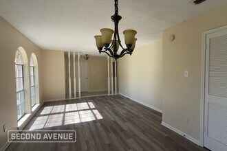 7023 Foxhurst Ln in Humble, TX - Foto de edificio - Building Photo