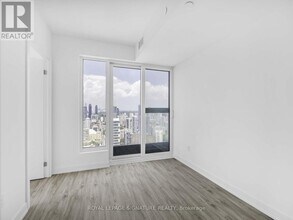 252-5252 Church St in Toronto, ON - Building Photo - Building Photo
