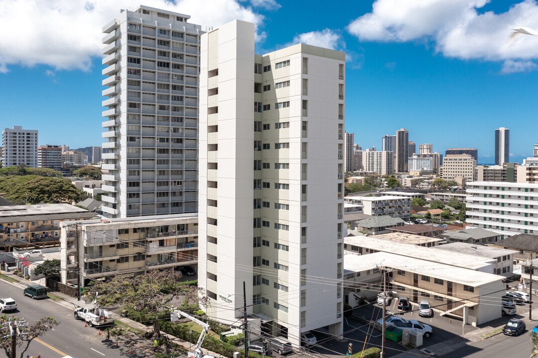 Bellevue Towers in Honolulu, HI - Building Photo