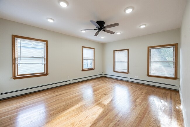 48 Shannon St, Unit 2 in Boston, MA - Foto de edificio - Building Photo