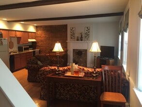 6 Portland Ave, Unit 200 in Dover, NH - Foto de edificio - Building Photo