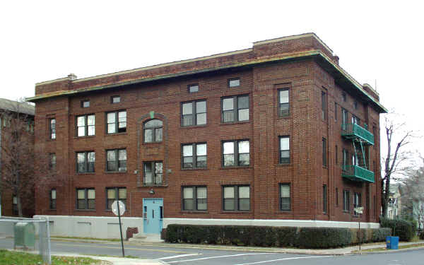 4-10 Carnegie Ave in East Orange, NJ - Foto de edificio