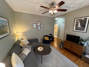 24 Ellington Rd, Unit #2 in Somerville, MA - Building Photo - Building Photo