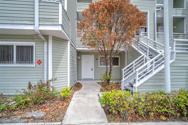 3437 NW 44th St in Lauderdale Lakes, FL - Building Photo - Building Photo