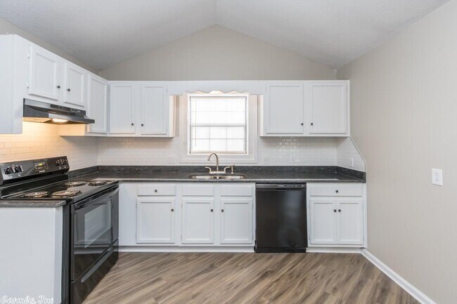 8815 Woodbine Dr in Sherwood, AR - Building Photo - Building Photo