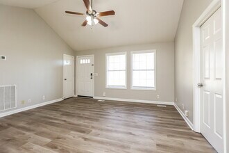 121 Lee Ct in Gallatin, TN - Building Photo - Building Photo