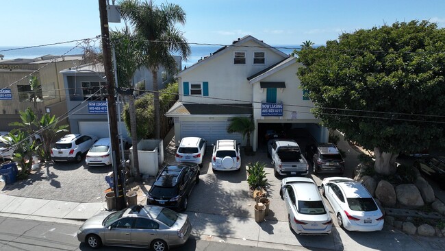 6575 Del Playa Dr in Goleta, CA - Building Photo - Building Photo