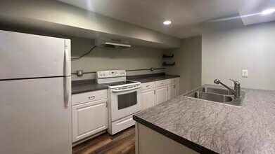 1019 Wisconsin St in Lake Geneva, WI - Building Photo - Building Photo