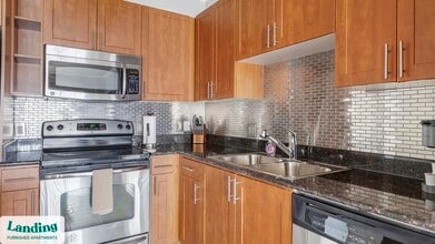 17811 Vail St in Dallas, TX - Foto de edificio - Building Photo