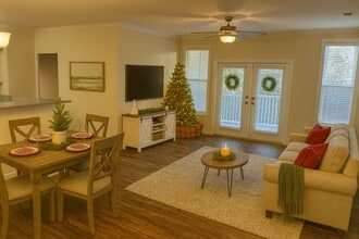 Seasons at Cane Creek in Fletcher, NC - Foto de edificio - Building Photo