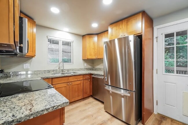 23048-23016 16th Ave S in Des Moines, WA - Foto de edificio - Building Photo