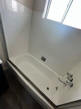 6448 Tujunga Ave in North Hollywood, CA - Building Photo - Interior Photo