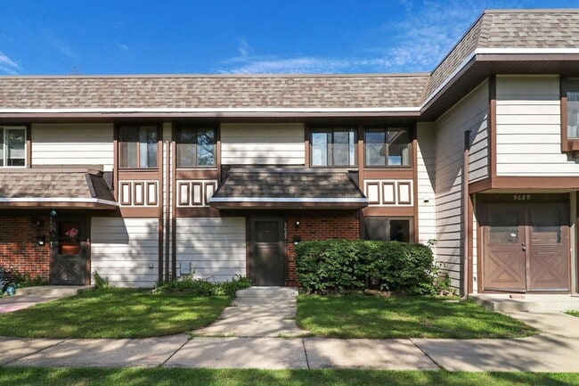 5625 Ct Leona in Hanover Park, IL - Building Photo - Building Photo