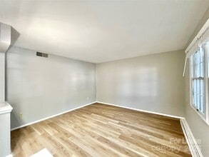8234 Knights Bridge Rd in Charlotte, NC - Building Photo - Building Photo