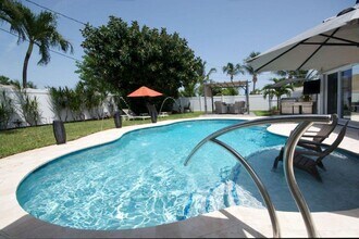 429 SE 2nd Ct in Deerfield Beach, FL - Building Photo - Building Photo