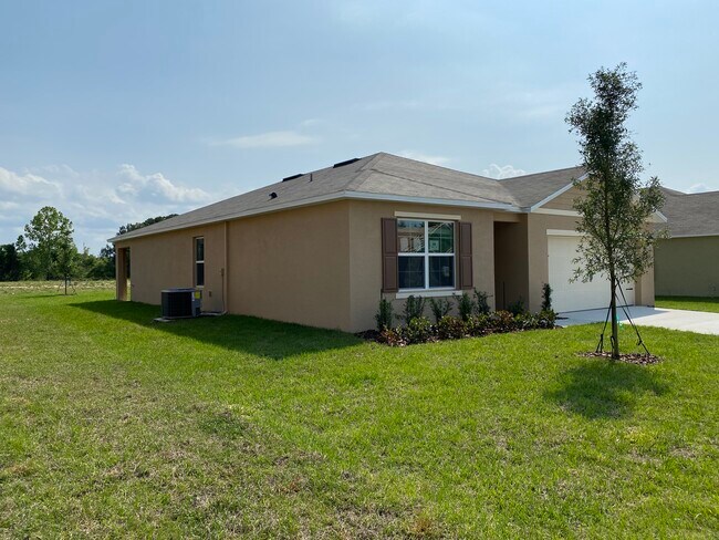 2653 Grand Central Ave in Tavares, FL - Building Photo - Building Photo