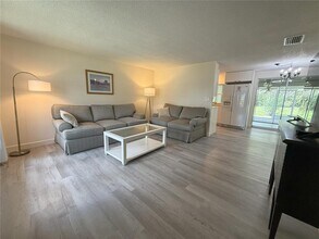 4876 Greenleaf Rd in Sarasota, FL - Building Photo - Building Photo