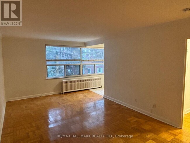 134 Lawton Blvd in Toronto, ON - Building Photo - Building Photo