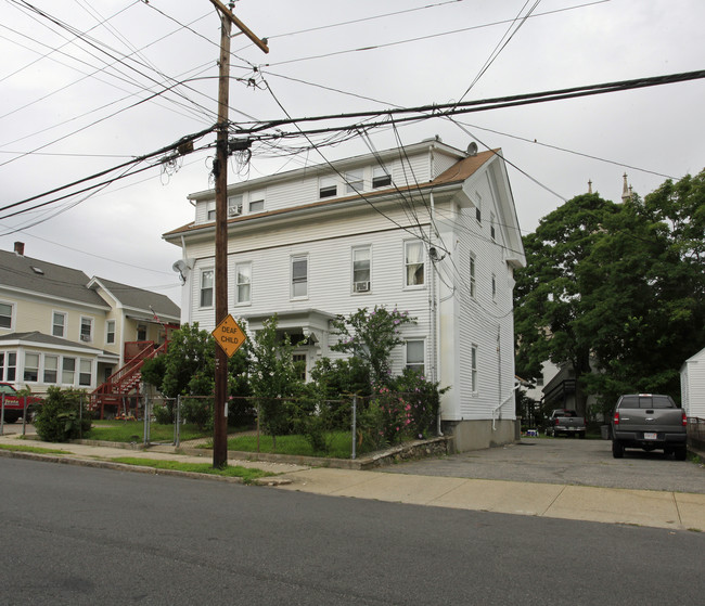 35 Pearl St in Milford, MA - Building Photo - Building Photo