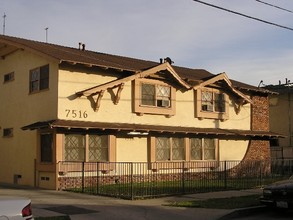 7516 Canby Ave in Reseda, CA - Building Photo - Building Photo