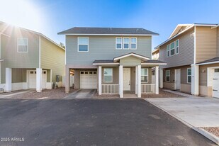 3218 W Glendale Ave in Phoenix, AZ - Building Photo