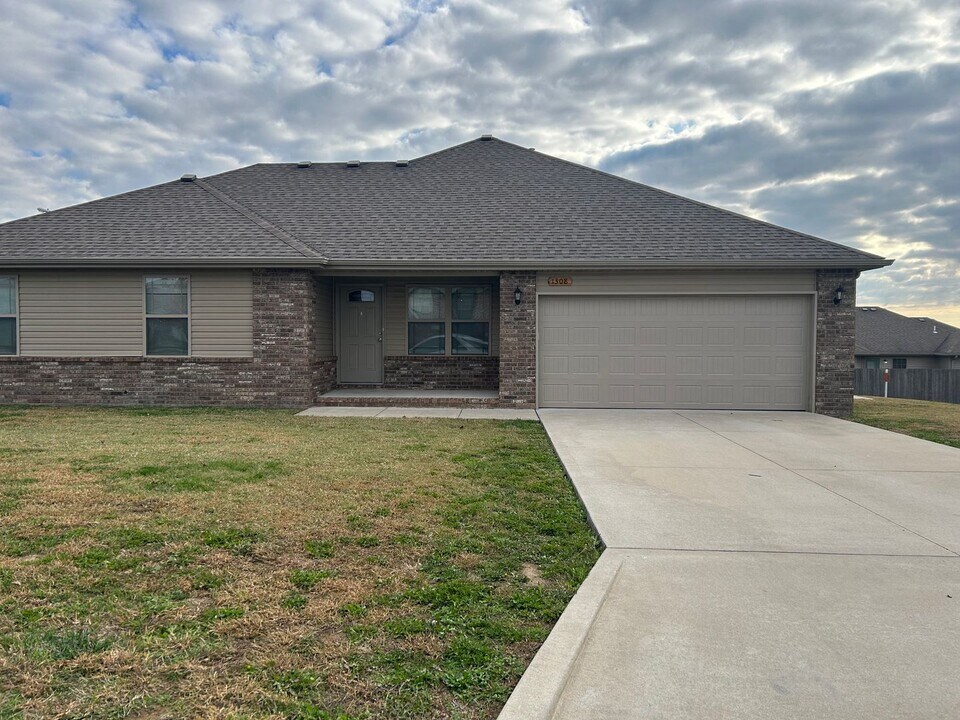 1308 S Calabria Ave in Republic, MO - Building Photo