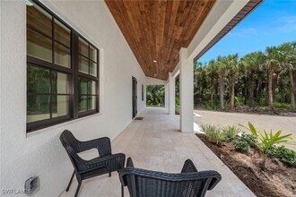 1373 Shady Ln in Naples, FL - Building Photo - Building Photo