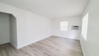 750 52nd Ave N in St. Petersburg, FL - Building Photo - Building Photo