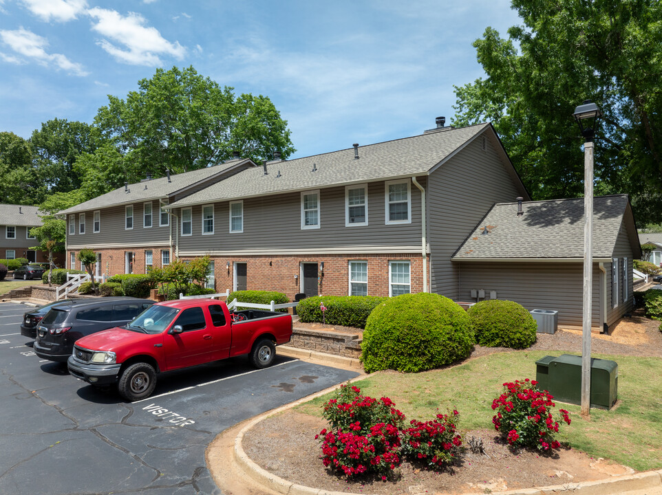 Dunwoody Square Townhomes in Atlanta, GA - Building Photo