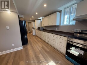 5862 Evenstarr Ct in Mississauga, ON - Building Photo - Building Photo