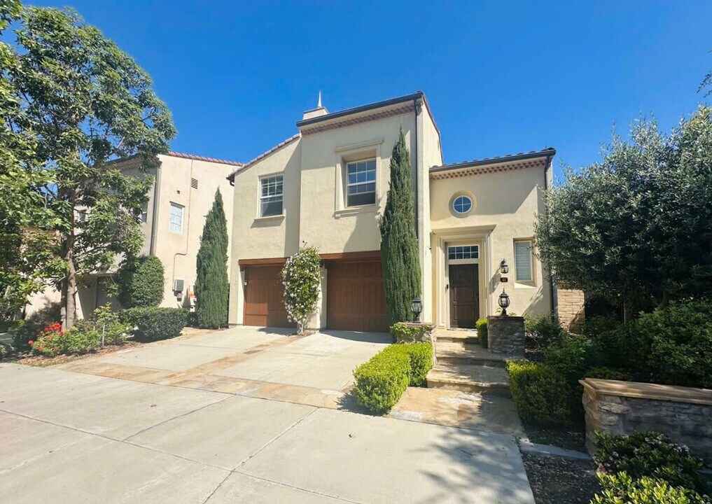 41 Midnight Sky in Irvine, CA - Building Photo