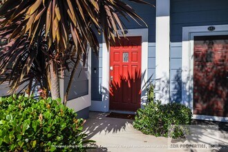 884 Halyard in Newport Beach, CA - Foto de edificio - Building Photo