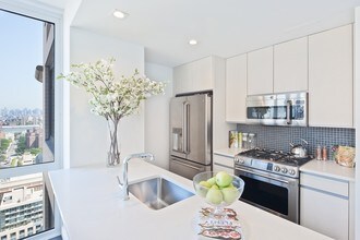 306 Gold St-Unit -14F in Brooklyn, NY - Building Photo - Building Photo