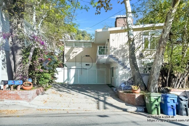 2122 N Beverly Glen Blvd in Los Angeles, CA - Building Photo - Building Photo