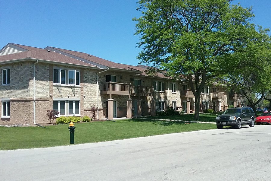 BISCAYNE APARTMENTS in Racine, WI - Building Photo