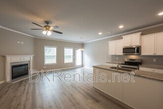 3697 Acorn Dr in Oakwood, GA - Foto de edificio - Building Photo