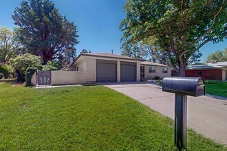 3208 Texas St NE in Albuquerque, NM - Foto de edificio - Building Photo
