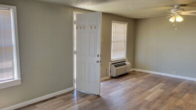 7406 18th St in Lubbock, TX - Building Photo - Building Photo