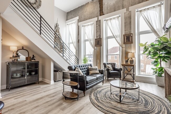 108 W Main St, Unit A