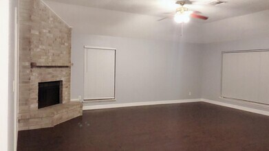 2222 Sunset Trail in Sugar Land, TX - Building Photo - Building Photo